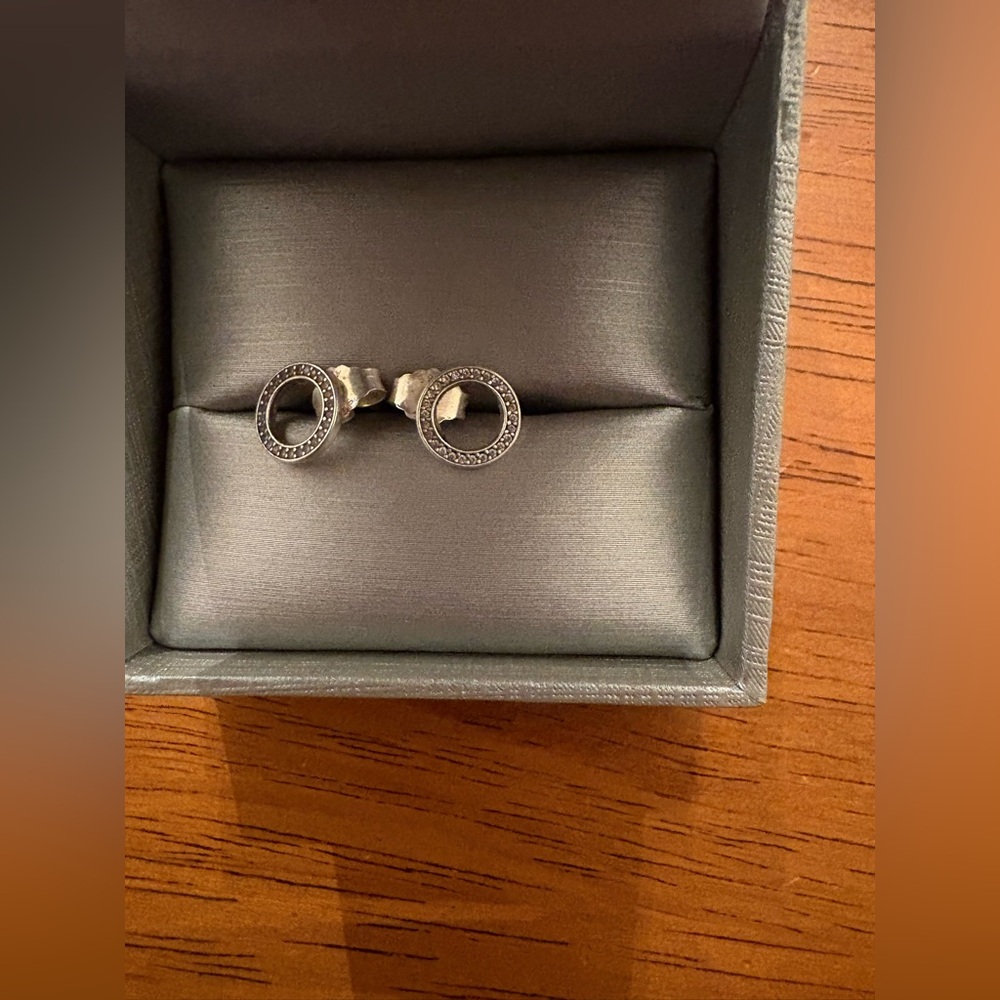 Pandora sparkling circle stud earrings